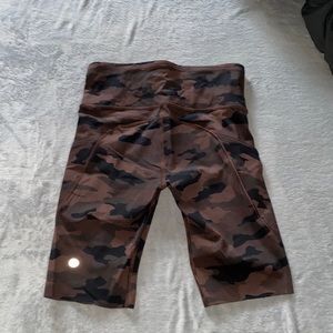 Lululemon biker shorts 10 inch. Wunder under, with pockets